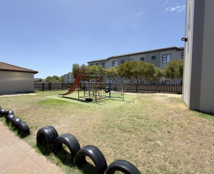 2 Bedroom Property for Sale in Parklands East Western Cape